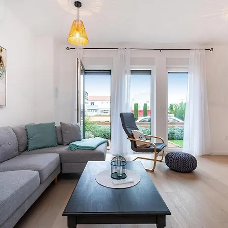 Apartment 1 Bedroom Beautiful In