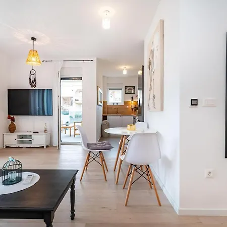 1 Bedroom Beautiful In Apartment Zadar