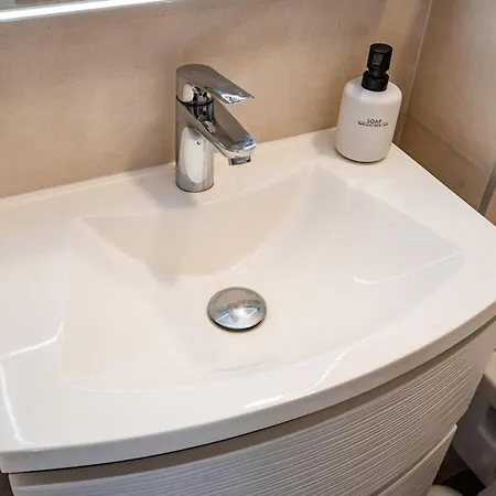 1 Bedroom Beautiful In Appartamento Zara